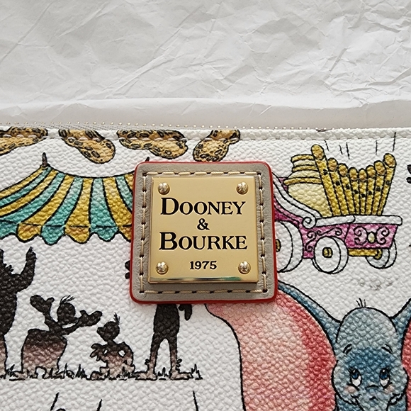 Limited Edition Dumbo Dooney & Bourke Wristlet NWT - Picture 4 of 13